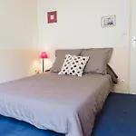 Quiet Duplex House Downtown アパート