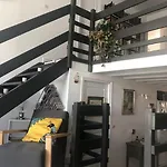 Quiet Duplex House Downtown アパート ボルドー