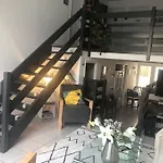 Quiet Duplex House Downtown *