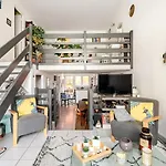 Quiet Duplex House Downtown