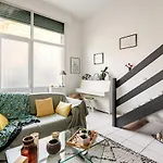 Quiet Duplex House Downtown アパート *
