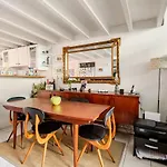 Quiet Duplex House Downtown *