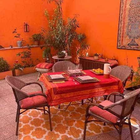 Quiet Duplex House Downtown Apartman *