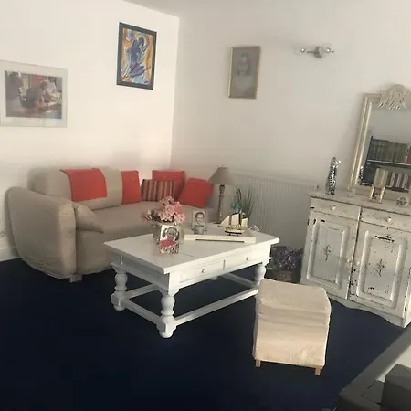 Quiet Duplex House Downtown Διαμέρισμα