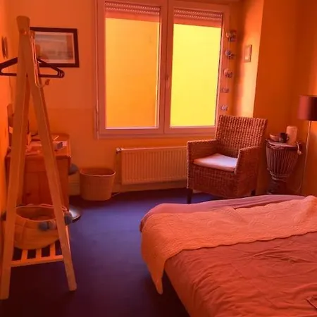Quiet Duplex House Downtown Apartman *