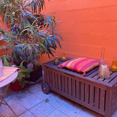 Quiet Duplex House Downtown Apartman