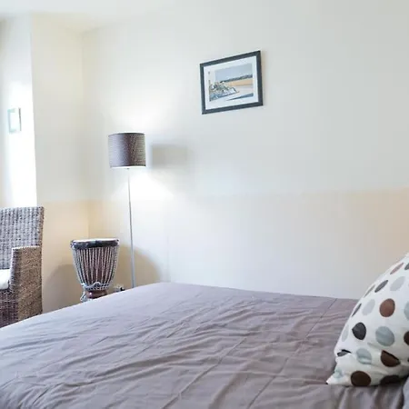 Quiet Duplex House Downtown *