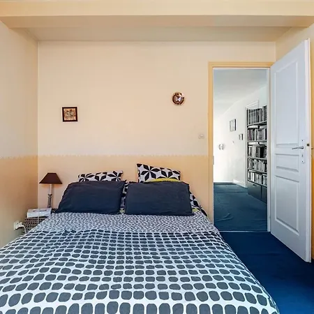 Quiet Duplex House Downtown