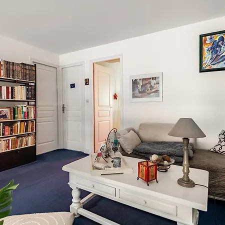 Quiet Duplex House Downtown Appartement