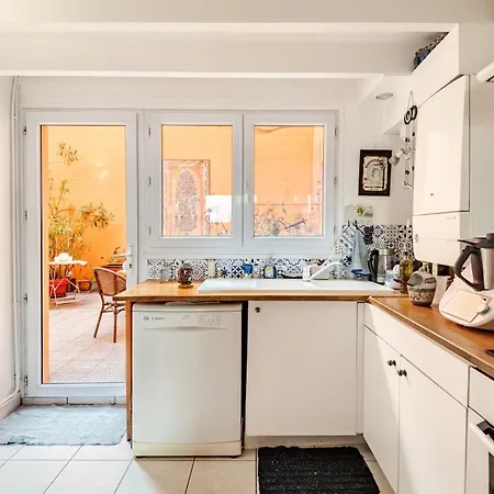 Quiet Duplex House Downtown