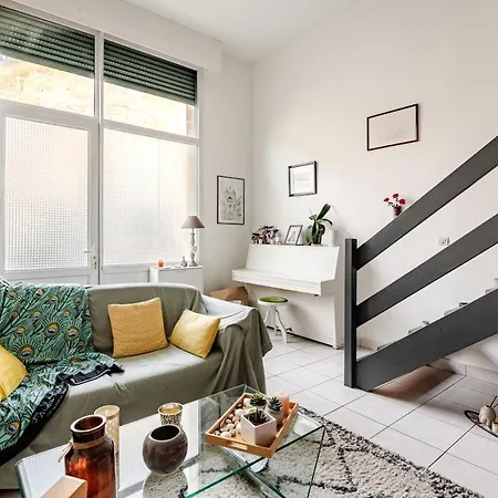 Quiet Duplex House Downtown Διαμέρισμα *