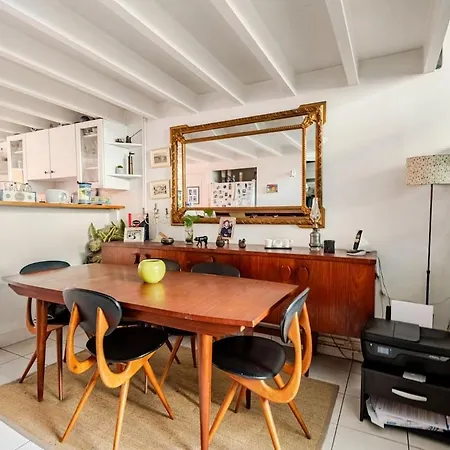 Quiet Duplex House Downtown *