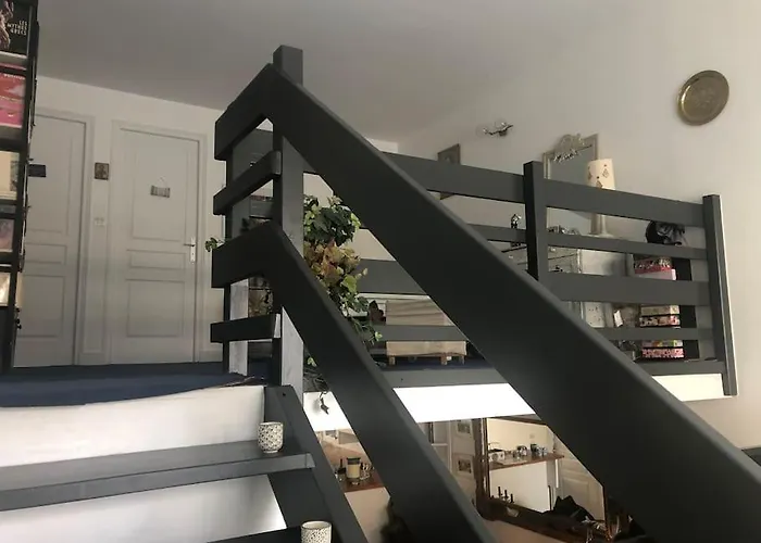 Quiet Duplex House Downtown Apartman *