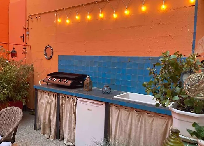 Quiet Duplex House Downtown *