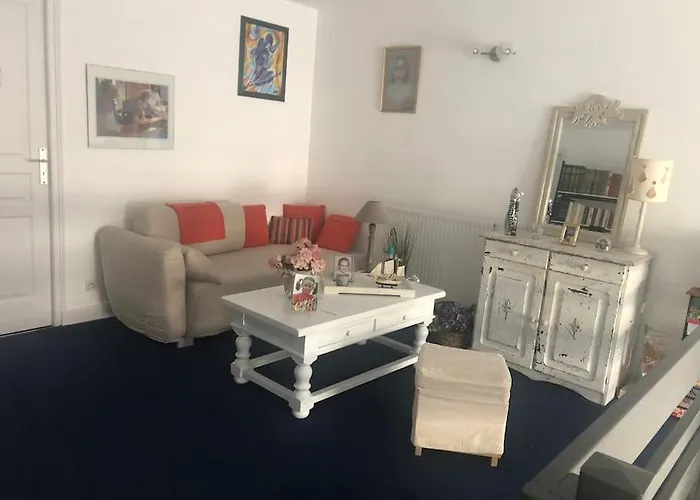 Quiet Duplex House Downtown Daire