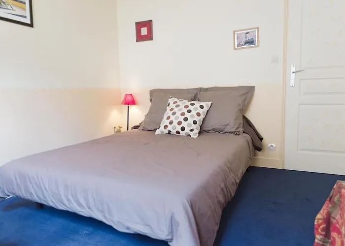 Quiet Duplex House Downtown Appartement