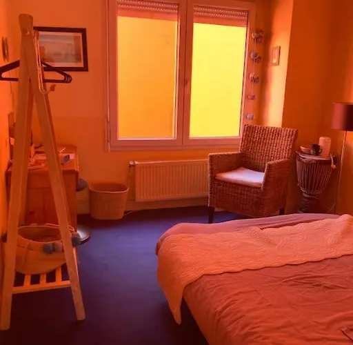 Quiet Duplex House Downtown Apartman *