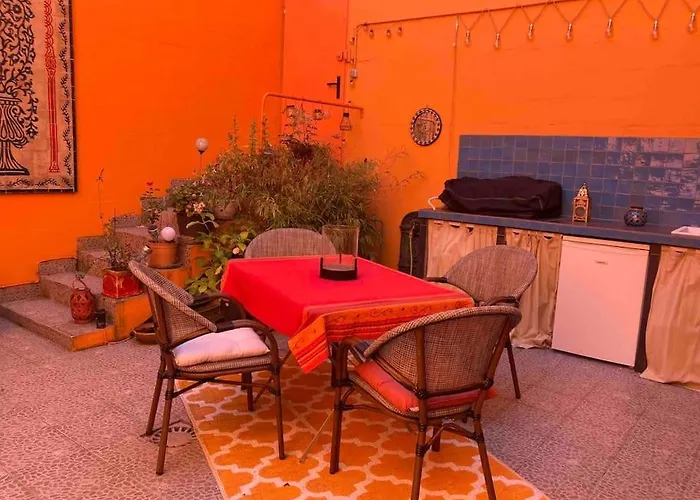 Quiet Duplex House Downtown *