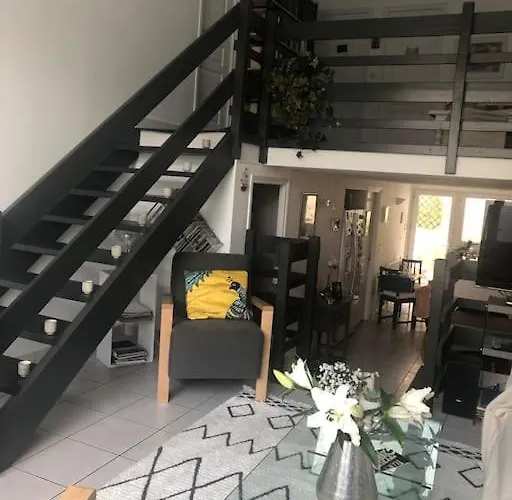 Quiet Duplex House Downtown Appartement