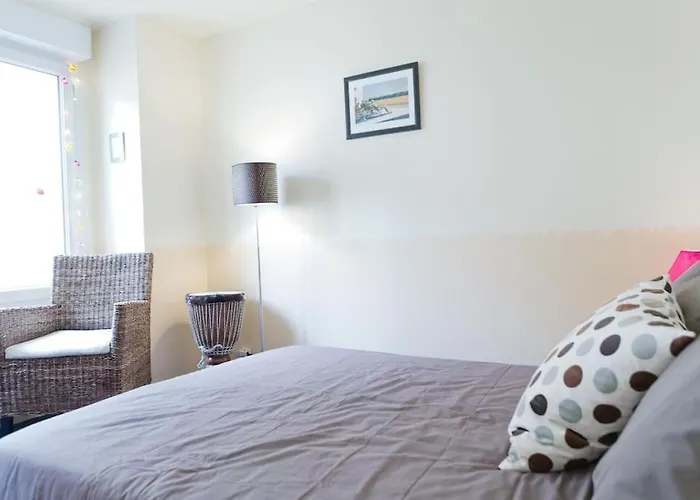 Quiet Duplex House Downtown *