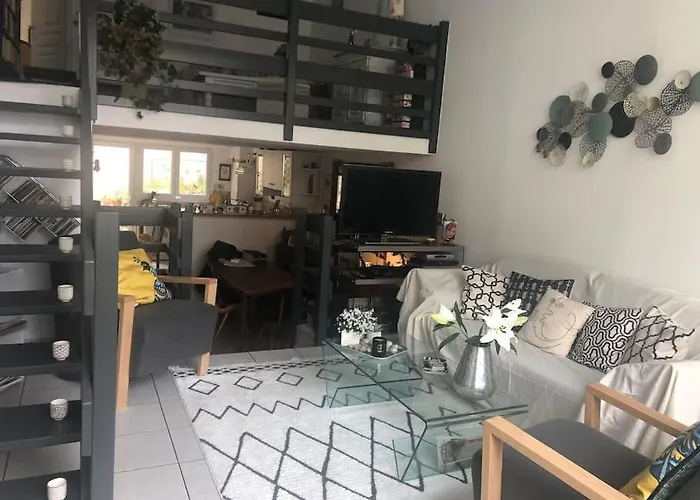 Daire Quiet Duplex House Downtown *