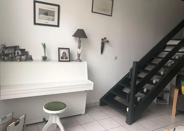 Daire Quiet Duplex House Downtown *