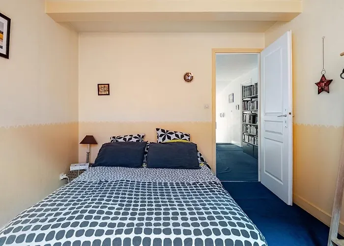 Quiet Duplex House Downtown