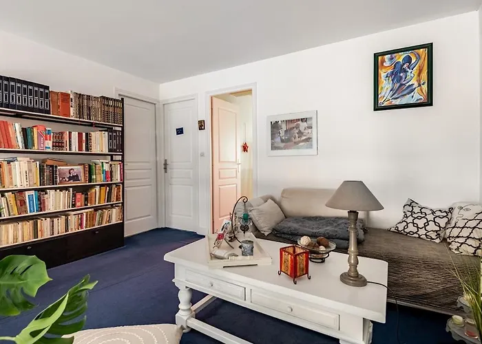 Quiet Duplex House Downtown Apartman