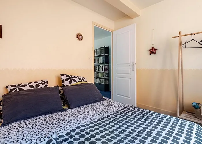 Quiet Duplex House Downtown Apartman