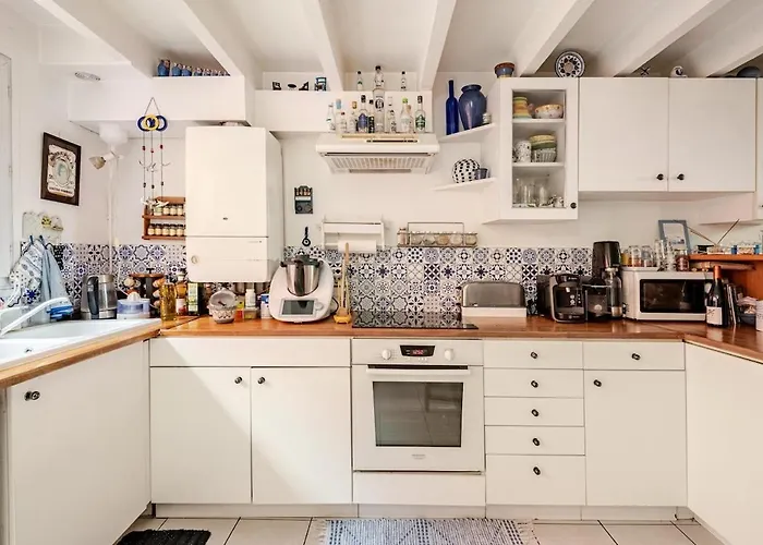 Quiet Duplex House Downtown Apartman