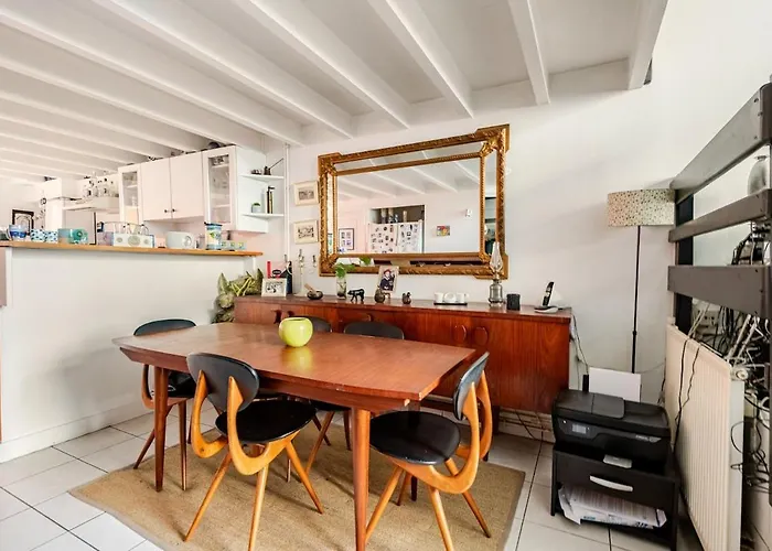 Quiet Duplex House Downtown *