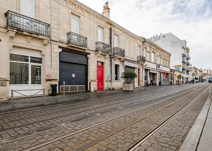 Quiet Duplex House Downtown Appartement