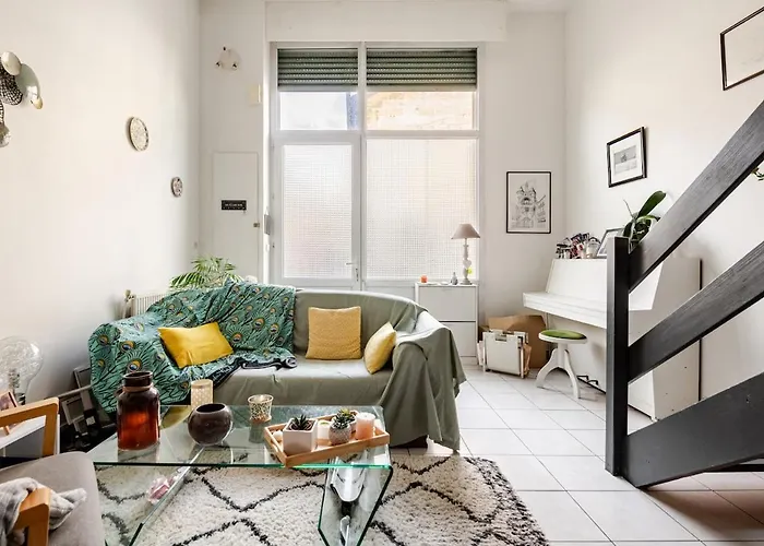 Quiet Duplex House Downtown