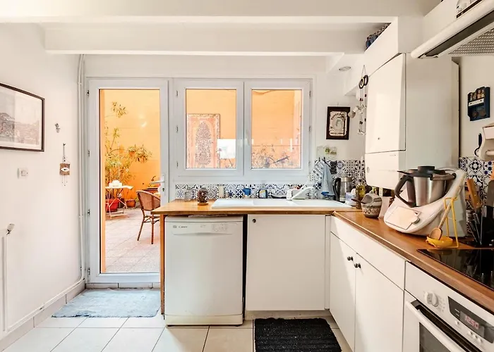 Quiet Duplex House Downtown