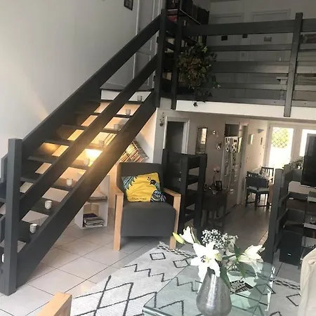 Quiet Duplex House Downtown *